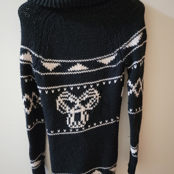 TNA/Aritizia Aztec type sweater - Picture 2 of 3